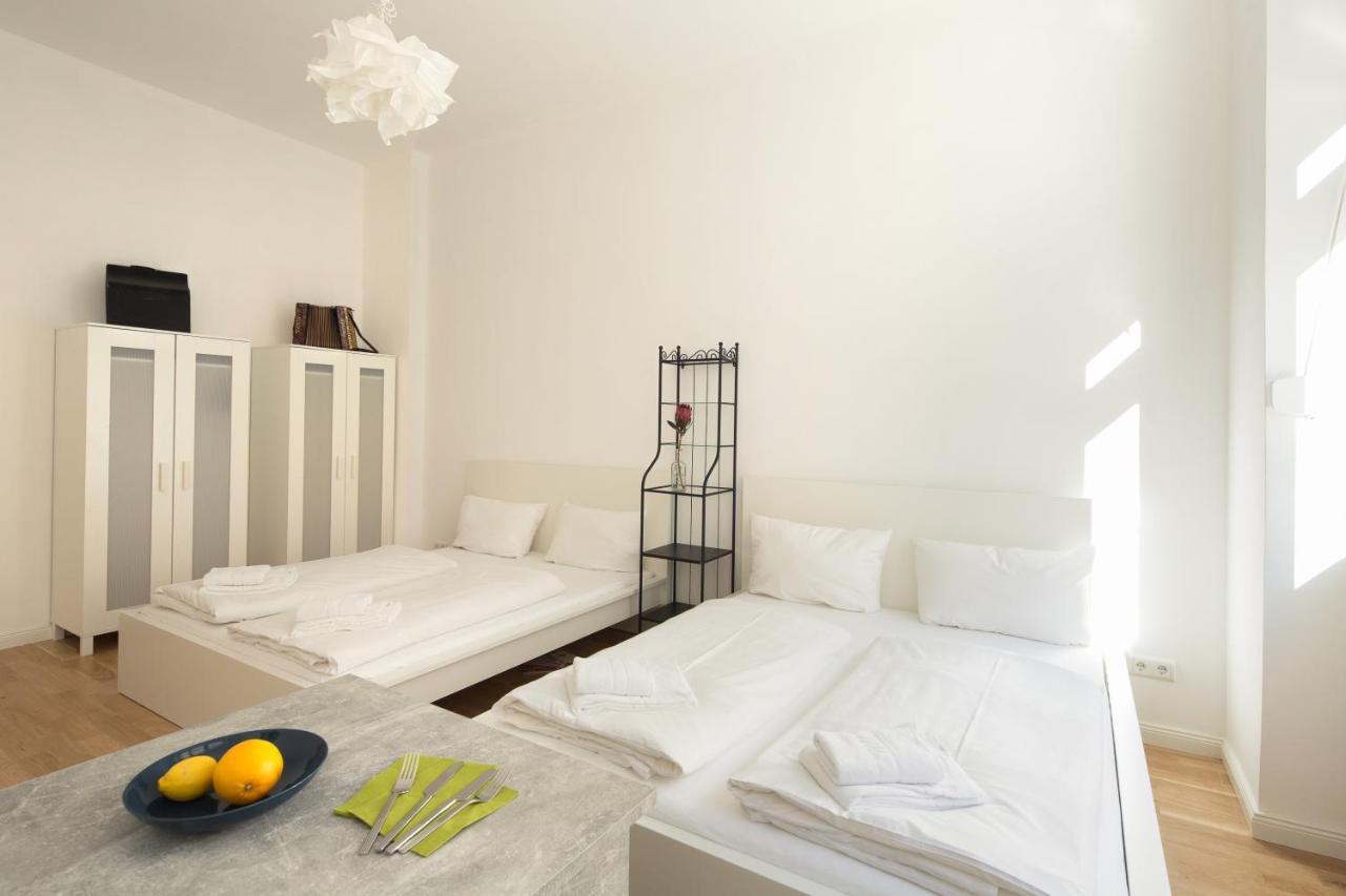 Newton-Appartement Mit 3 Schlafzimmern Berlin Eksteriør billede